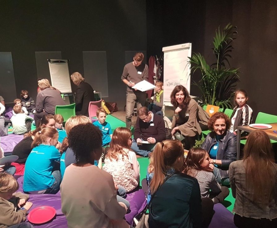 Kinderen werken aan hun ideale wereld in 20303